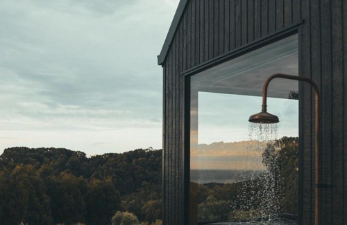 Johanna House | Ocean View Off-Grid Cabin Secluded in Nature - Govind