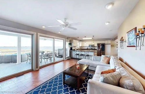 Osbornsville House | Ocean View Paradise