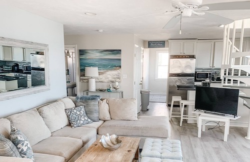Plymouth House | Ocean View Retreat- 15 min from the Cape