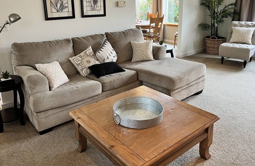 Coos Bay House | Ocean View Retreat-only minutes away from the excitement of the beach and dunes!