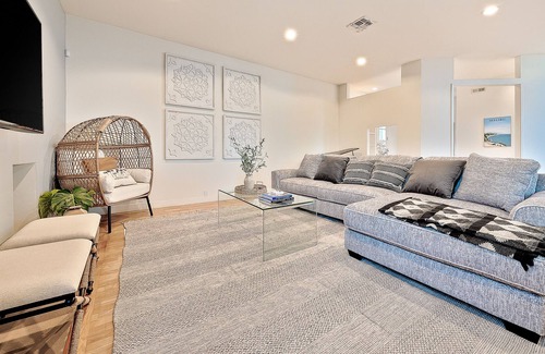 Western Malibu House | Ocean-view retreat with hot tub, grill, patio, pool table, & fitness studio