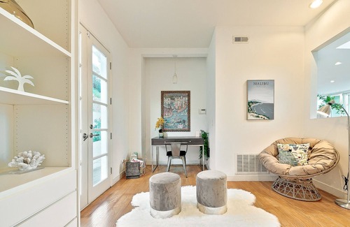 Western Malibu House | Ocean-view retreat with hot tub, grill, patio, pool table, & fitness studio