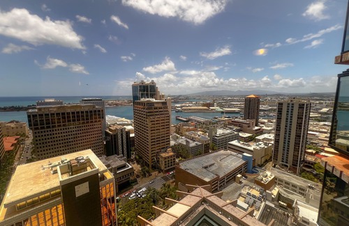 Downtown Honolulu Condo | Ocean View Retro 1-Bedroom at Executive Center