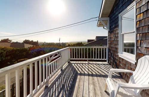 Gearhart House | OCEAN VIEW: SAND HILL MANOR: Seaside Vacation Homes, Inc. Managed