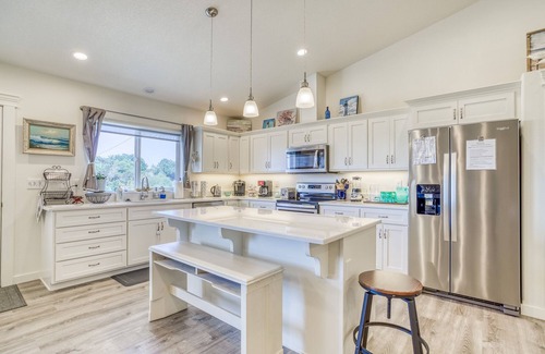 Bayshore House | Ocean view short walk to the beach