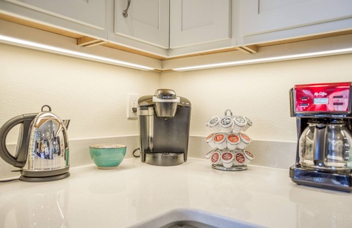 Bayshore House | Ocean view short walk to the beach