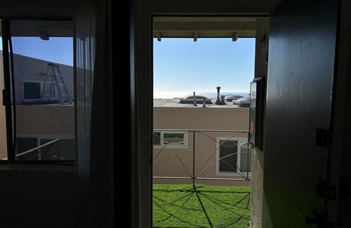 The Strand Apartment | Ocean View Studio Manhattan Beach
