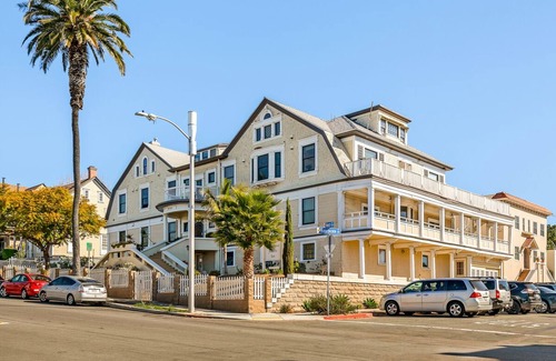 Bankers Hill Apartment | Ocean View Studio! Close to all