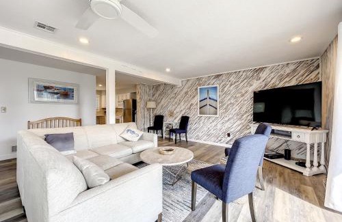 Sea Dunes House | Ocean view townhome overlooking pool - Car Free Beach - Sea Dune Green Turtle C-10