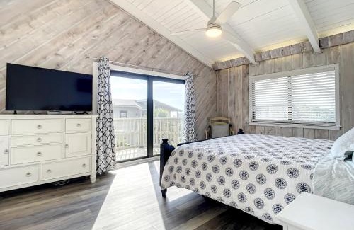 Sea Dunes House | Ocean view townhome overlooking pool - Car Free Beach - Sea Dune Green Turtle C-10