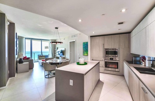 Hollywood South Central Beach Apartment | Ocean View W/Direct Beach Access