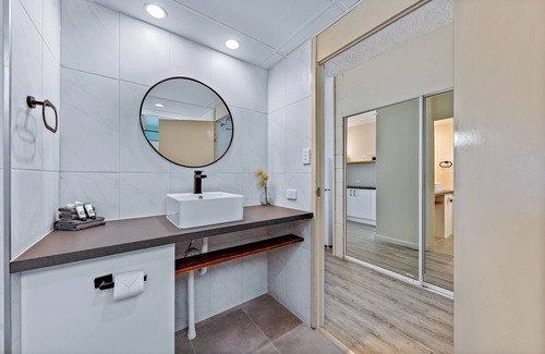 Airlie Beach Hotel | Ocean Views 14A