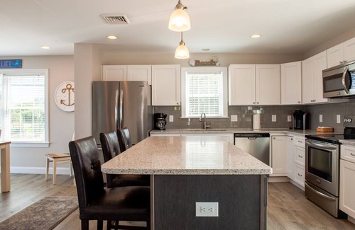 Narragansett House | Ocean Views,150 yards to Scarborough Beach, 6 Bedrooms, 3.5 Bathrooms