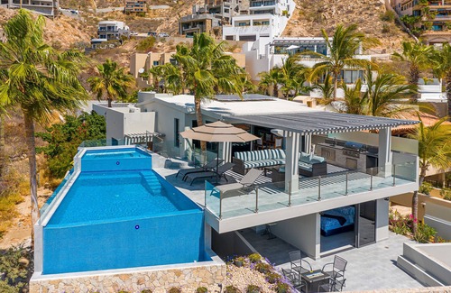 Pedregal Villa | 🌊🏖️🌴☀️Ocean Views + 2 Pools + Free Shuttle + Snacks! Family Fun Starts Here