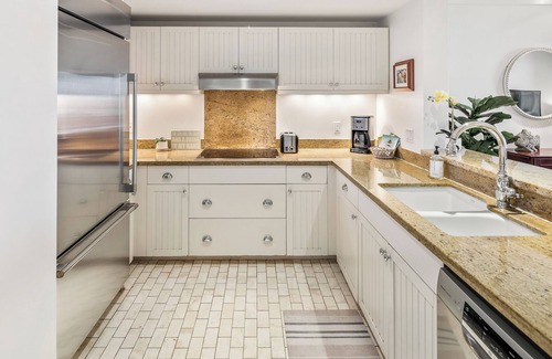 Kahuku Villa | Ocean Views & 5 Star Reviews Newly updated beachfront villa steps from the ocean