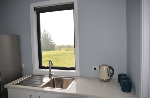 Hokitika Apartment | Ocean Views and Sunsets, a Spacious Studio Apartment