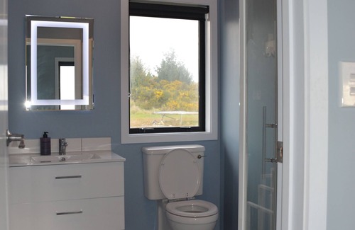 Hokitika Apartment | Ocean Views and Sunsets, a Spacious Studio Apartment