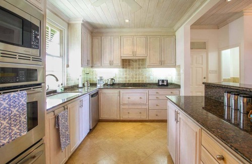 Mullins Apartment | Ocean views apt with shared rooftop pool: Beacon Hill Surf