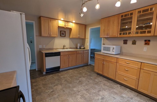 Cloverdale House | Ocean Views in Tierra Del Mar! Two Large Decks-Fenced Yard-Pet Friendly!