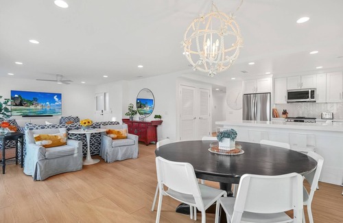 West Newport House | Ocean Views. Modern 3Bed 2Bath Sleep 9people Steps to the Water.