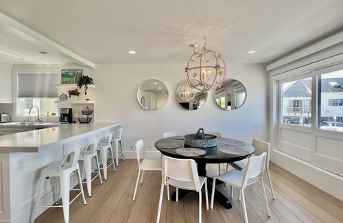 West Newport House | Ocean Views. Modern 3Bed 2Bath Sleep 9people Steps to the Water.