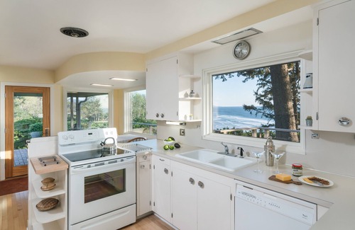 Manzanita House | Ocean Views, Outdoor Living, 5min Walk to Beach | The Purcell House by AvantStay