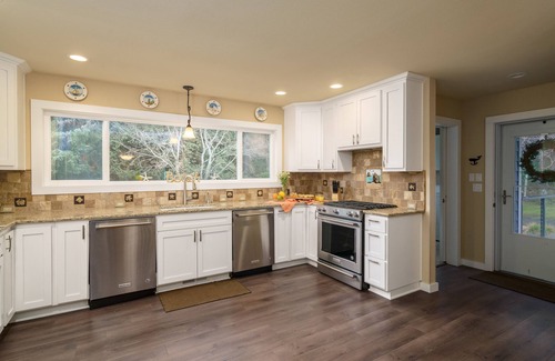 Tolovana Park House | Ocean Views, Room to Gather, a Kitchen Made for Sharing, Spacious Deck, and Dogs Welcome