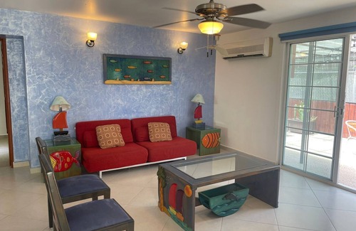 Zona Hotelera Villa | Ocean Villa in Cancun with pool & lake view