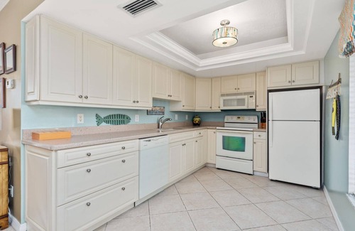 Fort Pierce Condo | Ocean Village - Beach Condo just a few steps away from the beach 🏖