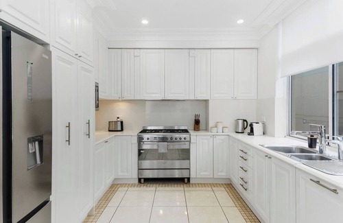 Wollongong CBD Apartment | Ocean Vista Escape A Lofty Beachfront Penthouse