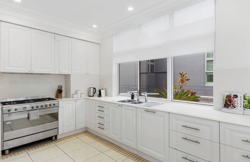 Wollongong CBD Apartment | Ocean Vista Escape A Lofty Beachfront Penthouse