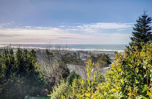 Gold Beach House | Ocean Vista Gold Beach Getaway!