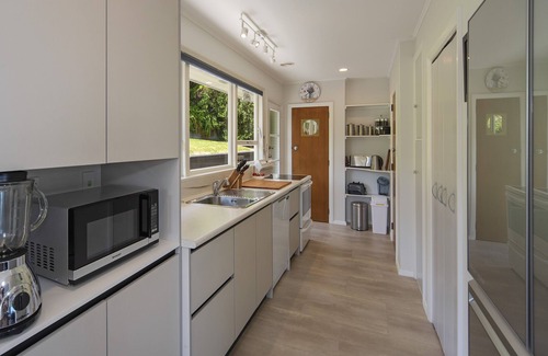 Britannia Heights House | Ocean Vista - Nelson Waterfront Holiday Home