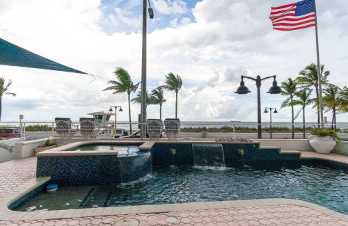 Birch Park Finger Streets House | Oceana Blue/Beach Front/Pool/Bar/Relax