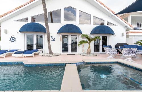 Birch Park Finger Streets House | Oceana Blue/Beach Front/Pool/Bar/Relax