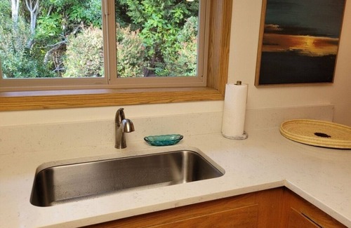 Florence House | Oceana Getaway: Peaceful, Clean, 4 min to Beach! Tranquil House in Florence