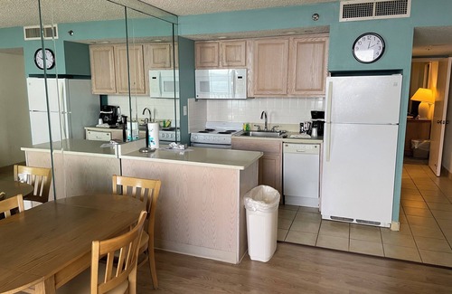 Virginia Beach Condo | Oceanfront 1-bedroom condo in Virginia Beach with Kitchen, Balcony, Pool, WiFi
