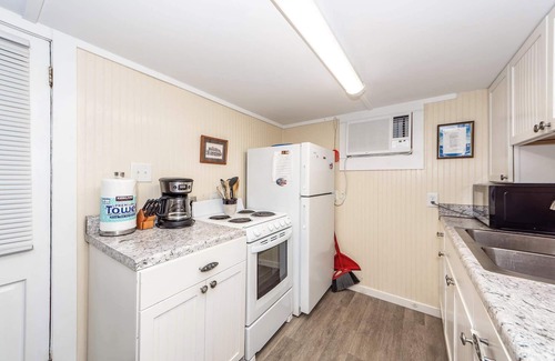 Edisto Island Apartment | Oceanfront 1 Bedroom-Downstairs Apartment