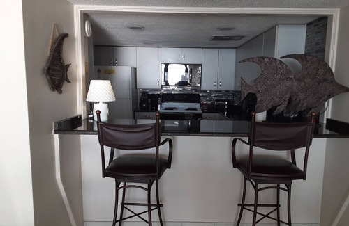Myrtle Beach Condo | Oceanfront 2 Bedroom, 2 Bath, Immaculate Condo