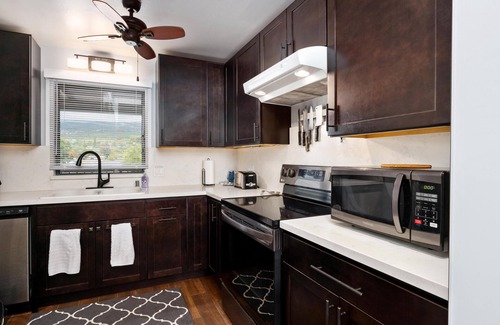 Kailua-Kona Condo | Oceanfront 2BR/2BA at Kona Nalu: Stunning Views, Ideal Location!
