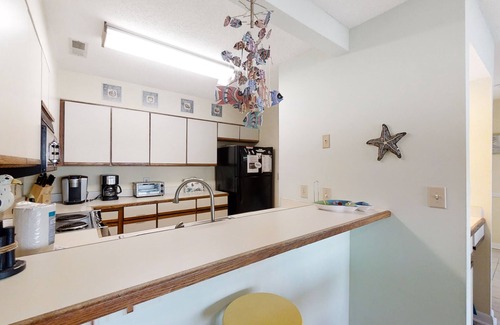 Pine Knoll Shores Condo | Oceanfront, 2nd-Floor Condo with Great Ocean View, Balcony, WiFi & Shared Pool