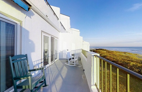 Pine Knoll Shores Condo | Oceanfront, 2nd-Floor Condo with Great Ocean View, Balcony, WiFi & Shared Pool