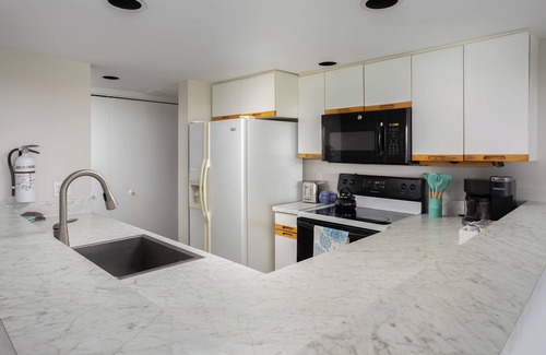 Ship Bottom Condo | Oceanfront 3 bed 2 bath Condo, Pool, Pvt Bch Access