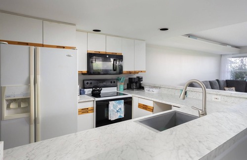 Ship Bottom Condo | Oceanfront 3 bed 2 bath Condo, Pool, Pvt Bch Access