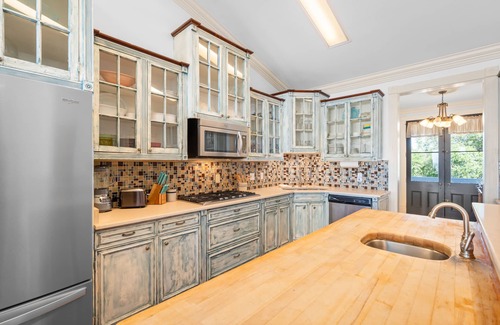 Ocean Springs House | Oceanfront 3BR/2BA. Sleeps 10. Private Beach. Gulf Views. Ocean Springs