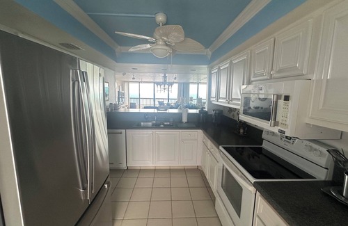 Central Beach Condo | Oceanfront, 4th fl, 2 BR condo in Vero Beach across from beach and boardwalk