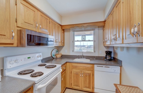 Kill Devil Hills House | Oceanfront 5188 - Casa Del Sol 6: A spacious 2-bedroom, 2.5-bath condo in Kill Devil Hills, NC