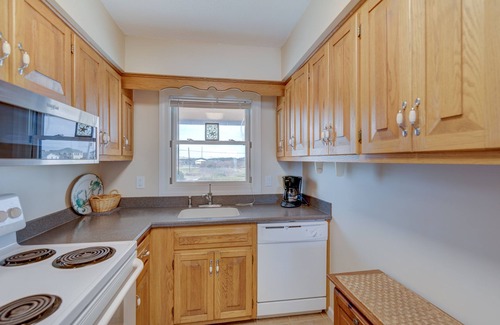 Kill Devil Hills House | Oceanfront 5188 - Casa Del Sol 6: A spacious 2-bedroom, 2.5-bath condo in Kill Devil Hills, NC