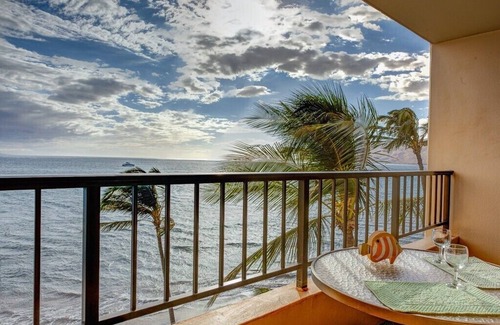 Kihei Condo | Oceanfront 6th-Floor Condo – Lanai, A/C, New Furnishings & Beach Views
