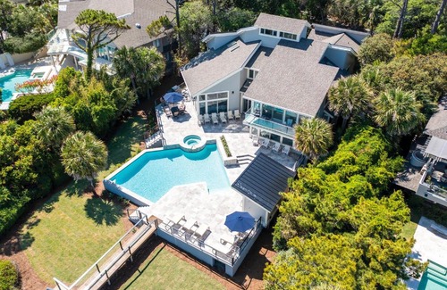 Oceanside House | Oceanfront 7 BR 7 BA Wonderful Pool Deck Beach gear and bike rentals included
